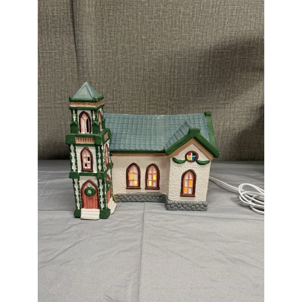 Holiday Expressions Dickens Collectables Porcelain Lighted Christmas Church